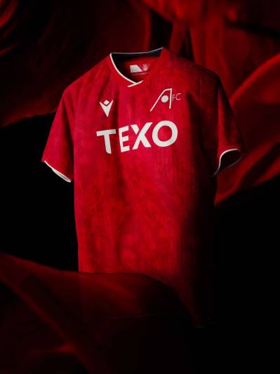 aberdeen_26_27_macron_home_kit_b.jpg