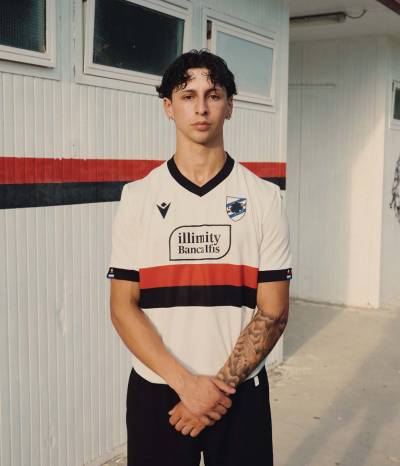 sampdoria_26_27_macron_samp_kit_a.jpg