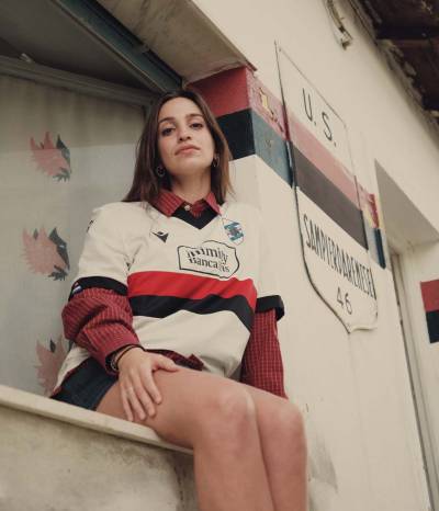 sampdoria_26_27_macron_samp_kit_b.jpg