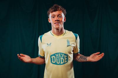 huddersfield_town_26_27_castore_third_kit_1.jpg