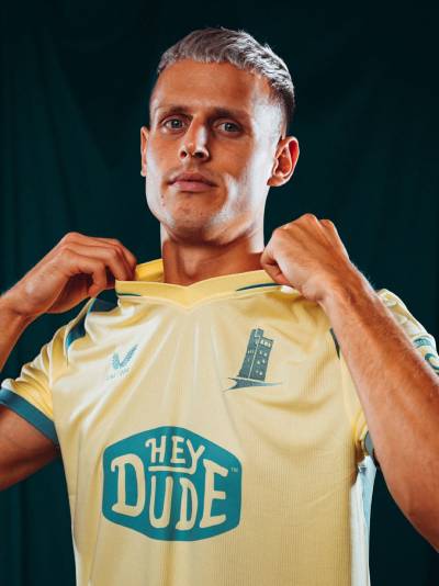 huddersfield_town_26_27_castore_third_kit_5.jpg