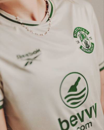 hibernian_26_27_reebok_away_kit_b.jpeg