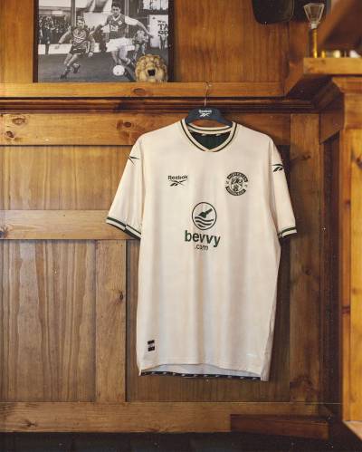 hibernian_26_27_reebok_away_kit_c.jpeg
