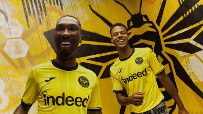 brentford_26_27_ joma_third_kit_i.jpg