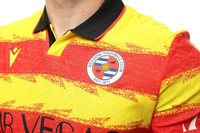 reading_26_27_macron_third_kit_c.jpg