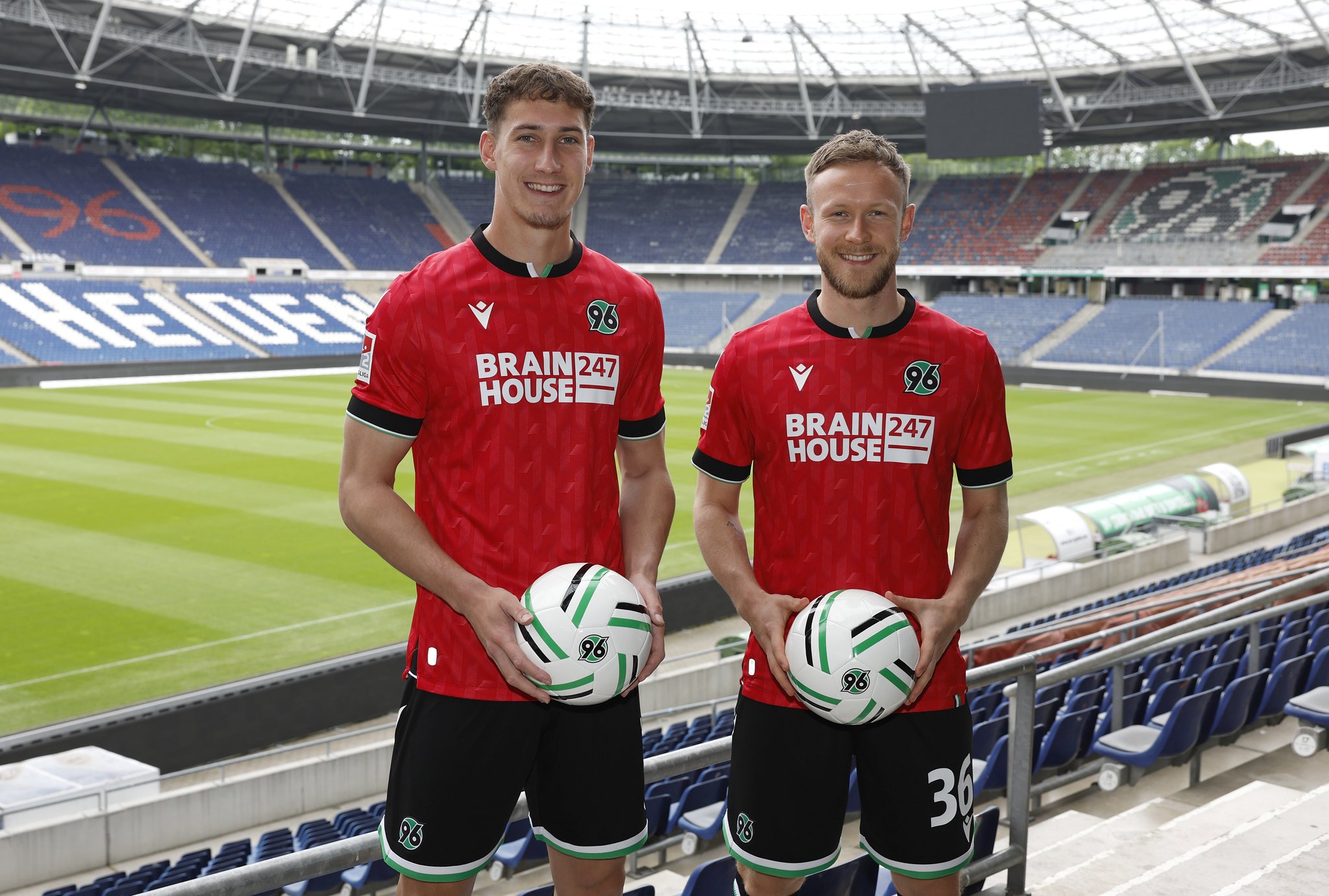 Camisa titular do Hannover 96 2023-2024 é lançada pela Macron