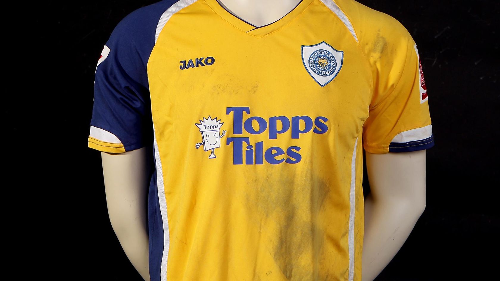 Leicester City 07 09 away shirt a