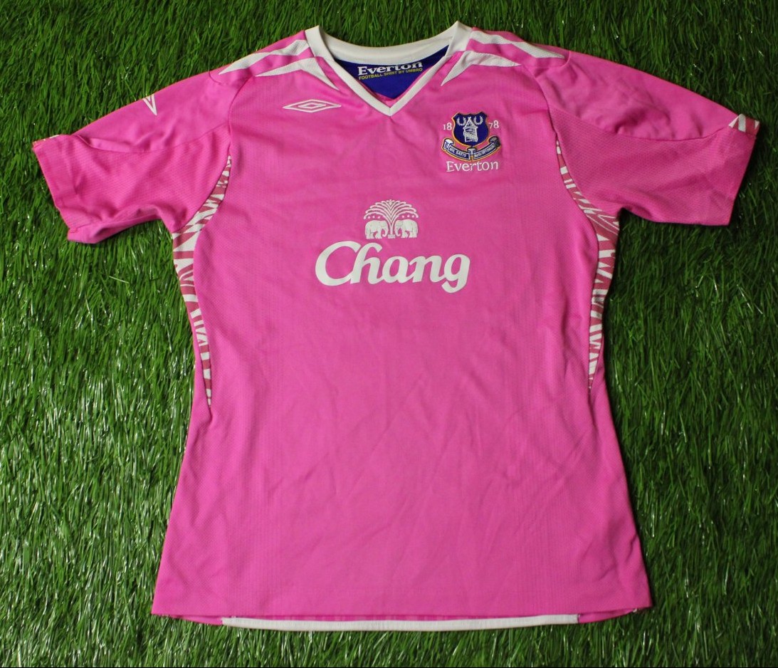 Pink Everton 07/08 Umbro charity football shirt