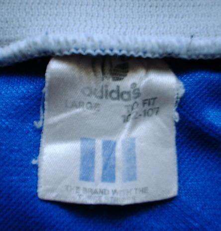 TAG SAYS ADULT LARGE 102-107cms (40-42") FITS MORE LIKE MEDIUM