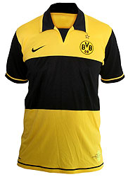 The shirt is dominated by a strong yellow tone on the torso.  The sleeves are held black, just as as the collar and the black beam on the chest, on which the sponsors-Logo will be well visibly placed.  