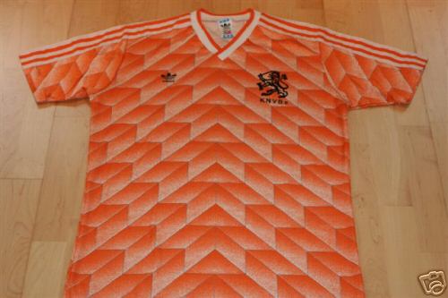 Here you can buy one of the rarest shirts ever. It is a shirt of the European Championships 1988. It was worn by Hendrie Krüzen.