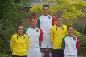 Following in the footsteps of previous Kombat innovations, the new Kombat 2007 is made from Sensitive® Plus fabric developed to meet the requirements of performance football. With a patented structure of Meryl® and Lycra® the special composition provides maximum softness and lightness. 