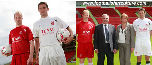 Aberdeen revealed and modelled the new home and away strips that the team will wear in the 08/09 season aberdeen_08_09_home_away_kits_nike.jpg