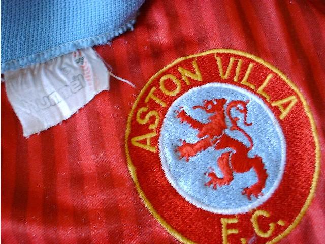 EMBROIDERED CREST (RAISED EMBOSSED ON REPLICAS)