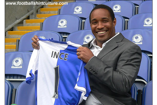 This seems to be the new Blackburn Rovers Home shirt for the 08/09 season made by Umbro. blackburn_rovers_08_09_umbro_home_shirt_back.jpg