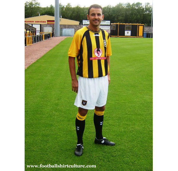 east_fife_2008_2009_home_hummel_kit.jpg