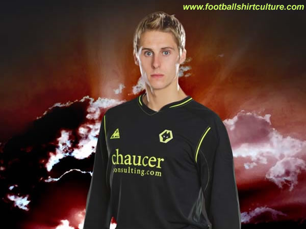 Wolverhampton Wanderers unveiled their new away shirt made by Le Coq Sportif for the 08/09 season. wolves_08_09_le_coq_sportif_away_shirt_kit.jpg