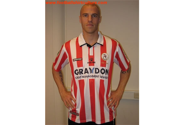 Sparta Rotterdam wore their special 120 years anniversary shirt with the 120-years logo and the logo of the city of Rotterdam