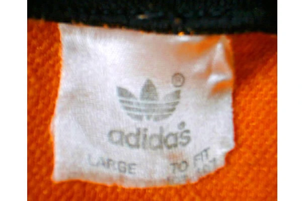 dundee_utd_1984_skol_cup_final_adidas_tag.jpg